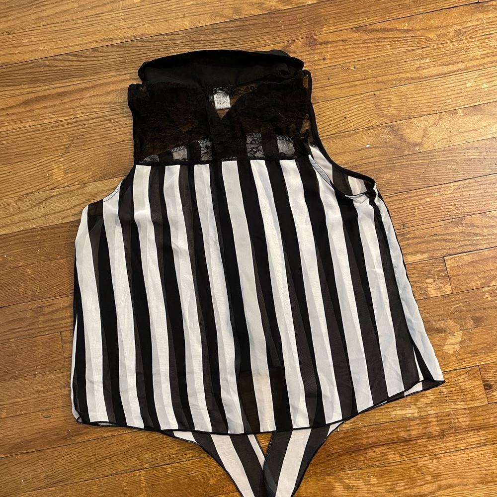 Women’s sleeveless Top - Picture 2 of 4